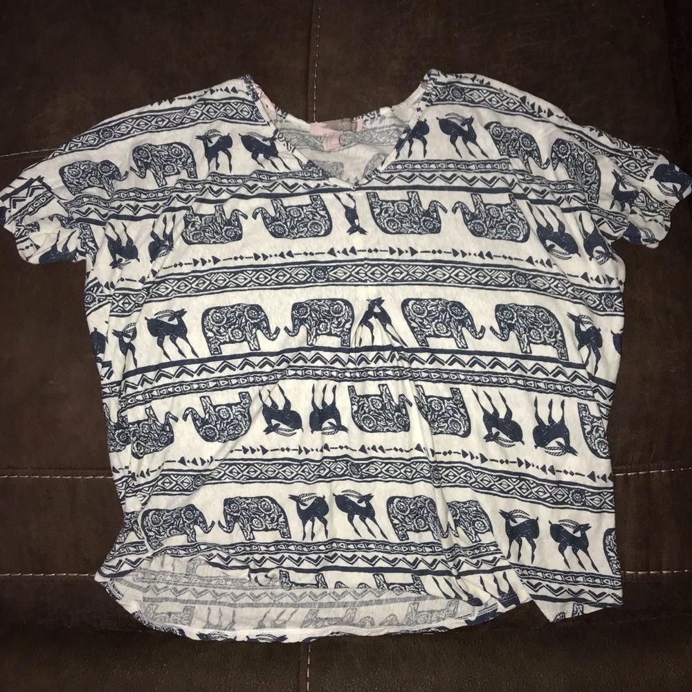 🐘Loose fitting forever 21 elephant top🐘
